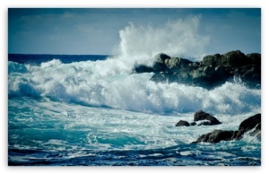 waves_crashing_on_rocks-t2